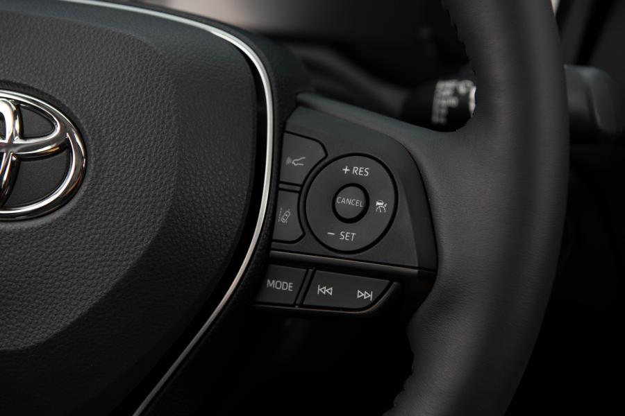 Детали интерьера Toyota RAV4 Adventure 2018 года  (NA) (фото 162 из 196)